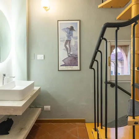 Everyday Torre Medioevale * ボローニャ