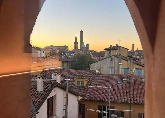 Everyday Torre Medioevale * Bolonia