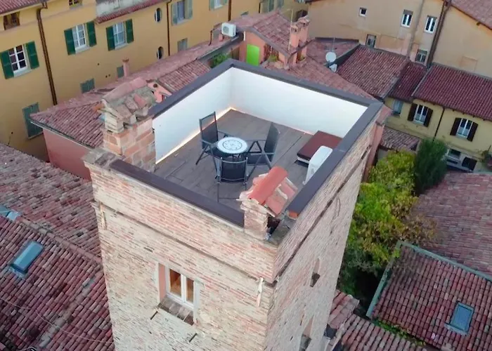 Everyday Torre Medioevale Bologna